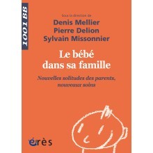 Le bébé dans sa famille